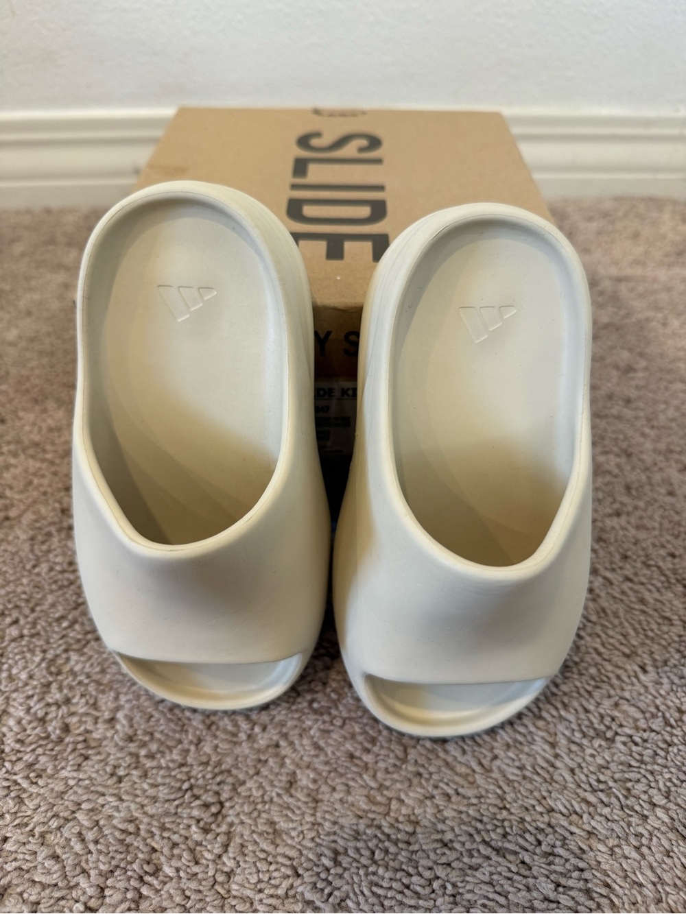 adidas Kids Yeezy Slide in Bone/Cream size 10k - Picture 4 of 6